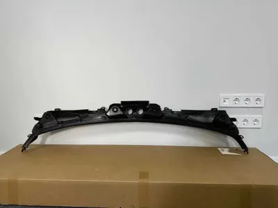 Жабо (планка склоощищувача) BMW F30 F31 F34 51717258177 фото №1