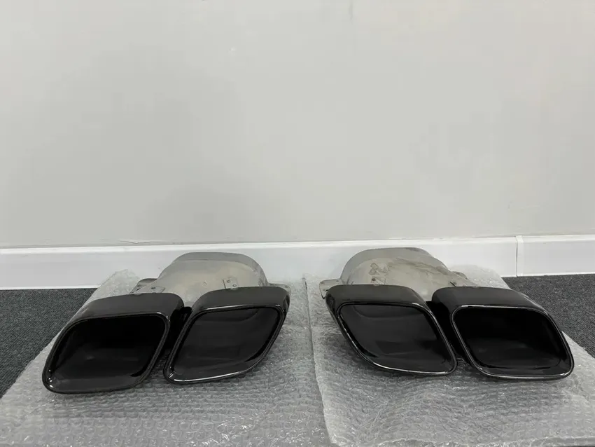 фото №1, Насадки на глушник Mercedes-Benz C-Class W206 (2021) вихлопні труби