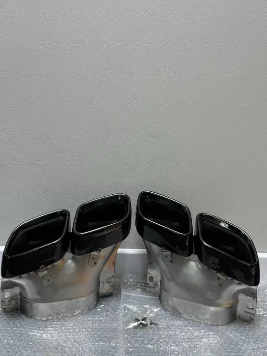 фото №2, Насадки на глушник Mercedes-Benz C-Class W206 (2021) вихлопні труби